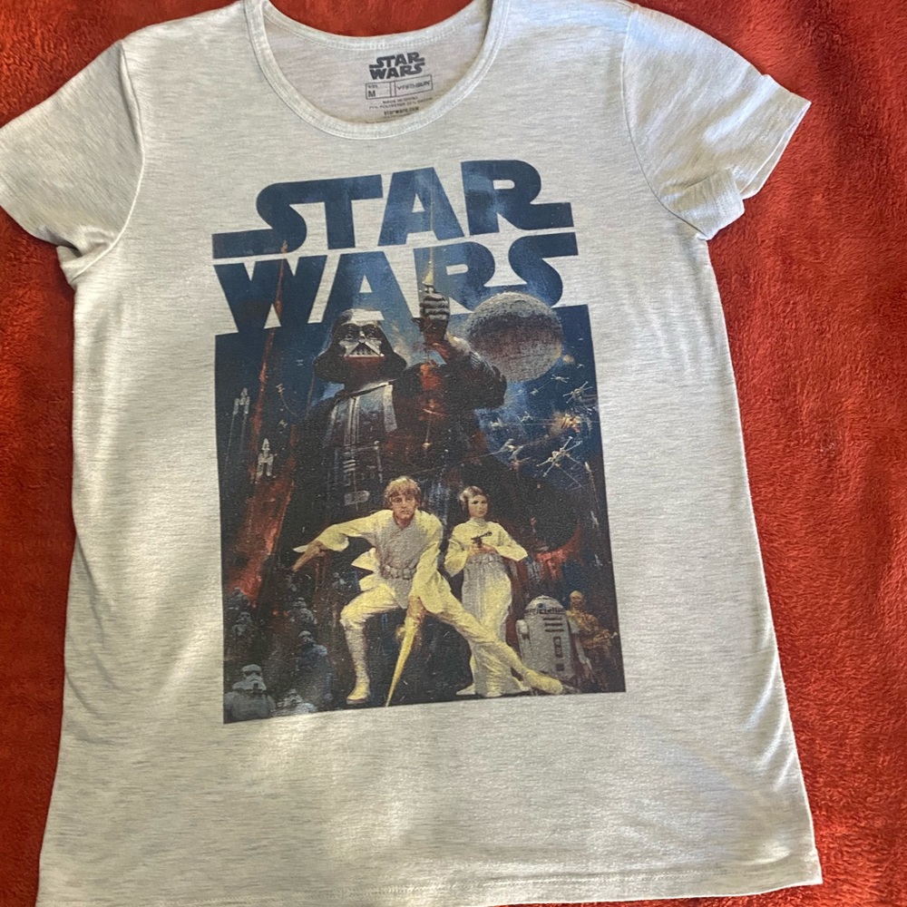 Vintage Star Wars medium t-shirt excellent condition. Poly/rayon. Soft.